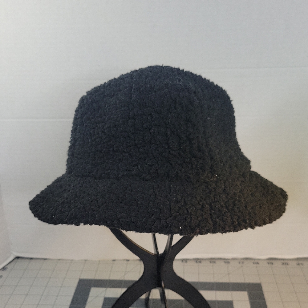 Lululemon Black Fleece‎ Adjustable Bucket Hat Soft Sherpa Winter NWT
